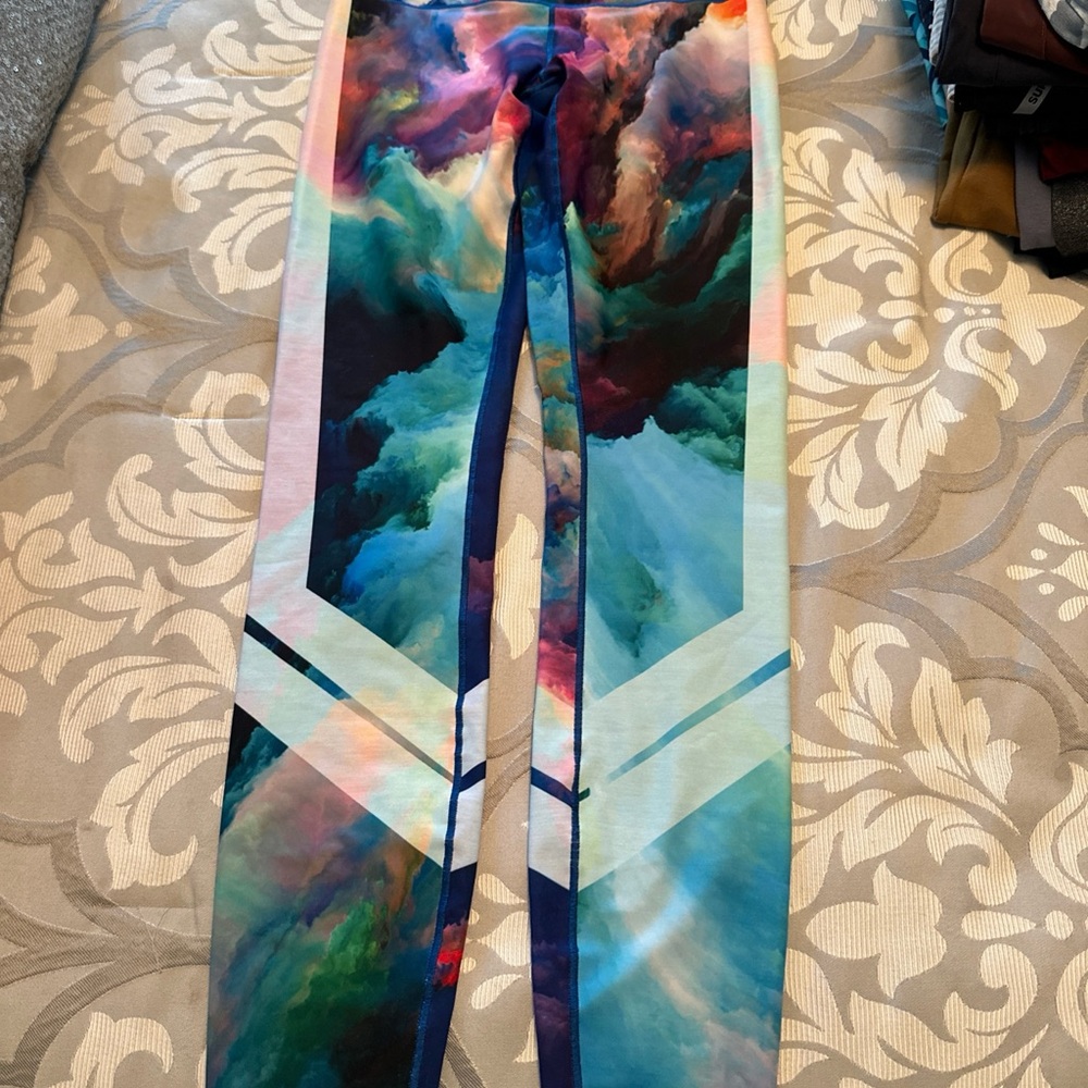 Blue Abstract Pattern Leggings with Chevron Stripes